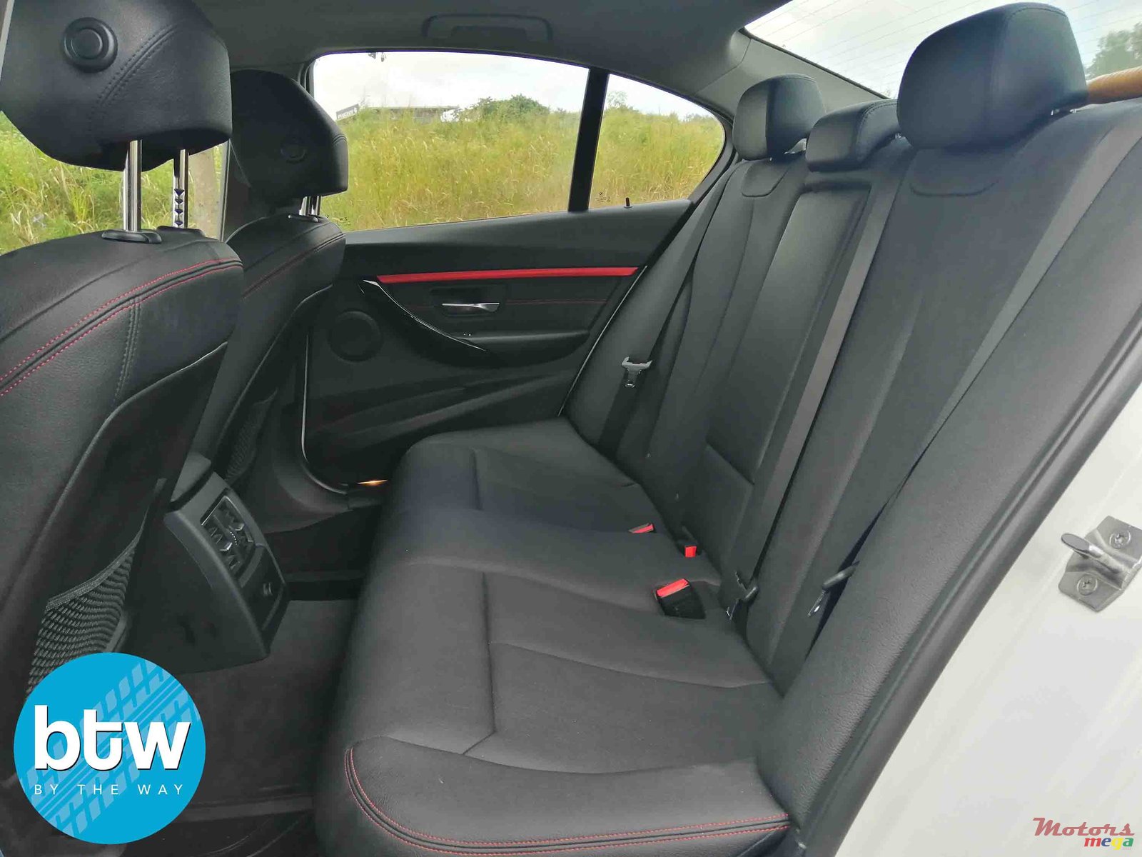 2017' BMW 318 photo #4