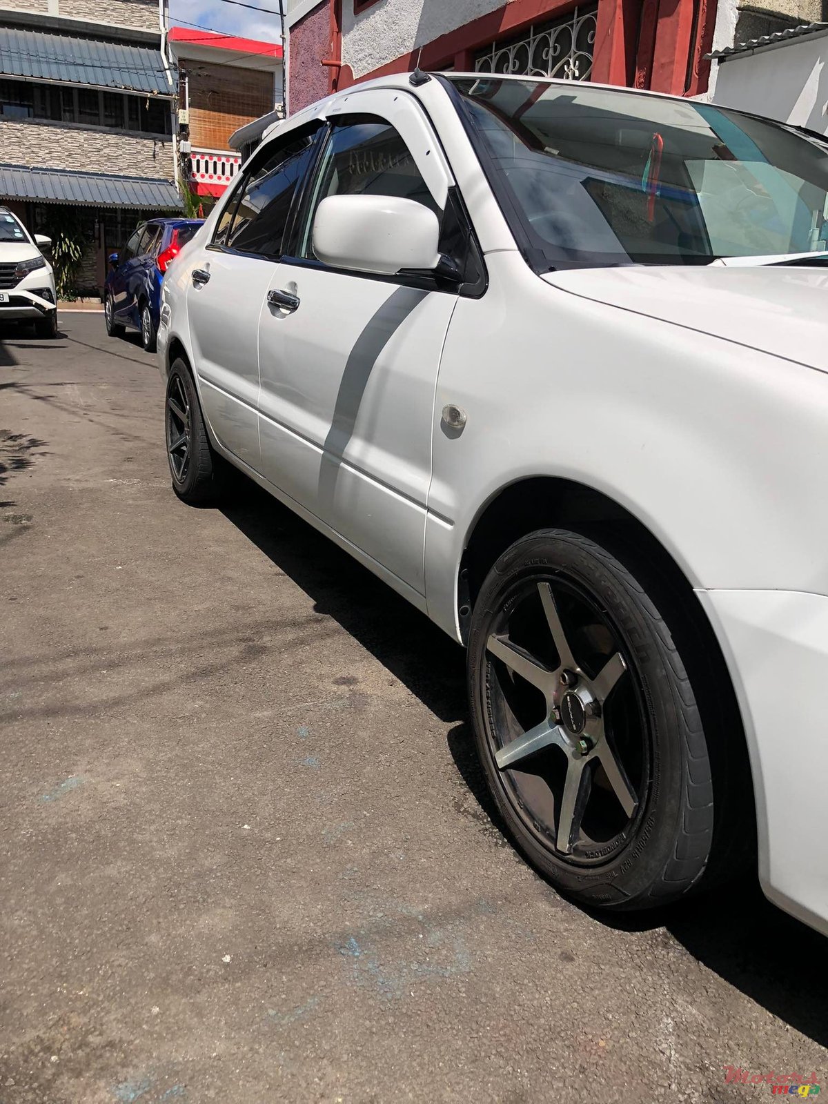 2006' Mitsubishi Lancer photo #4