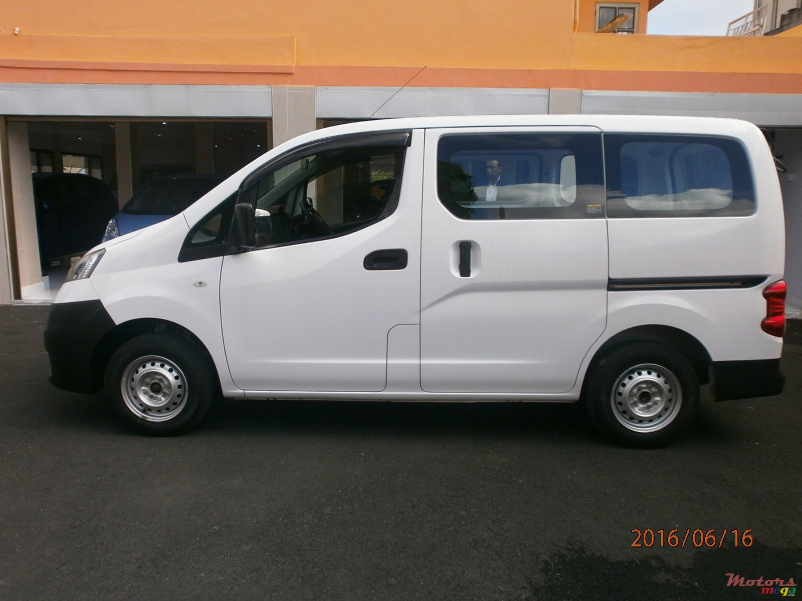 2013' Nissan Vanette cargo NV200 photo #2