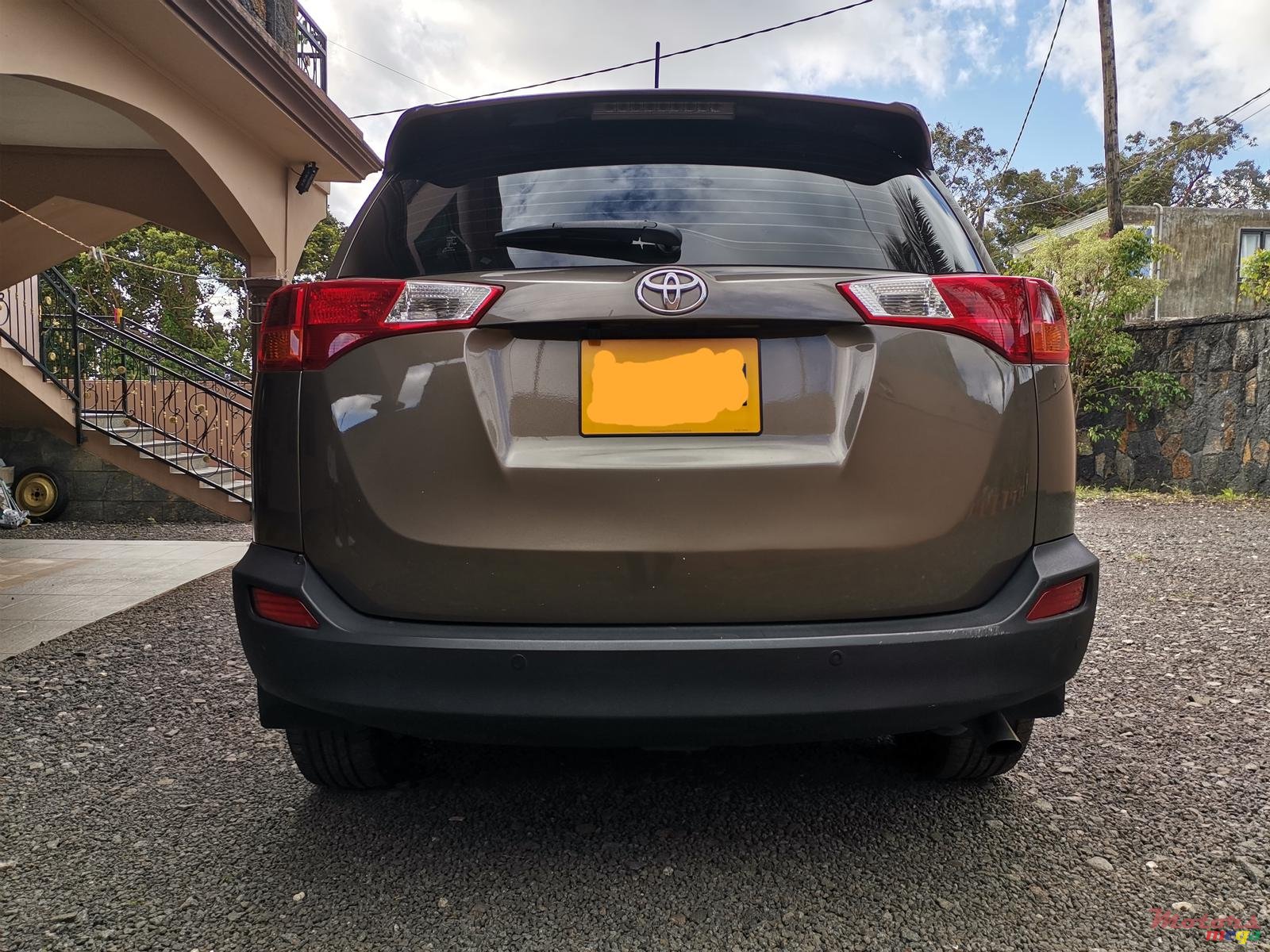 2015' Toyota RAV4 photo #2