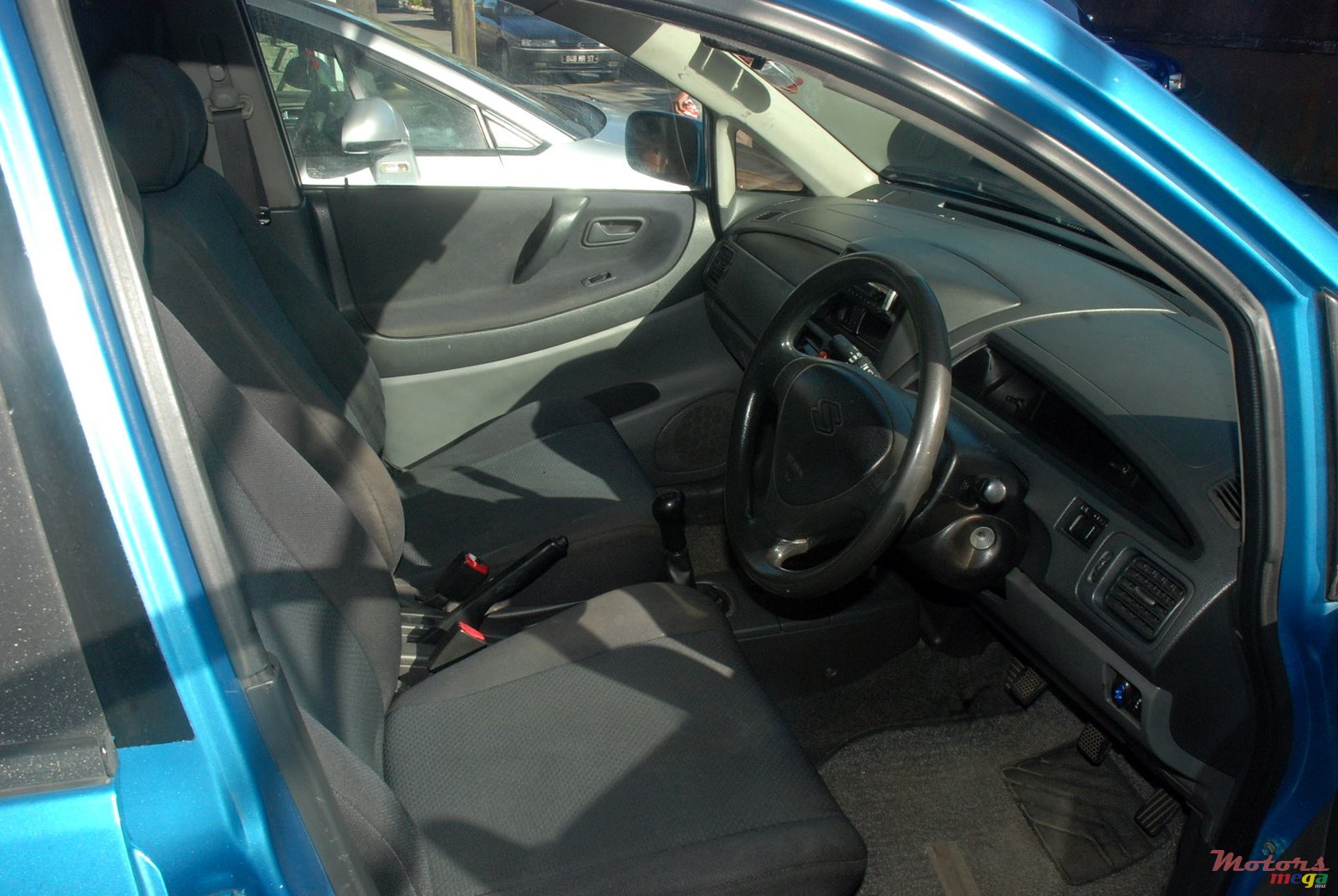 2002' Suzuki Liana photo #3