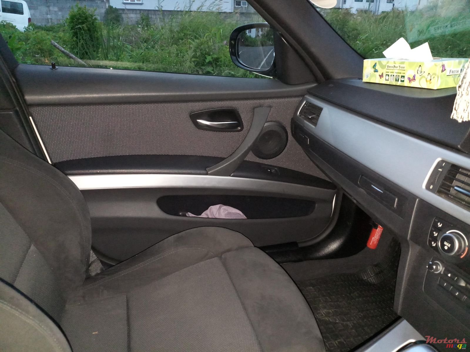 2011' BMW 320 photo #4