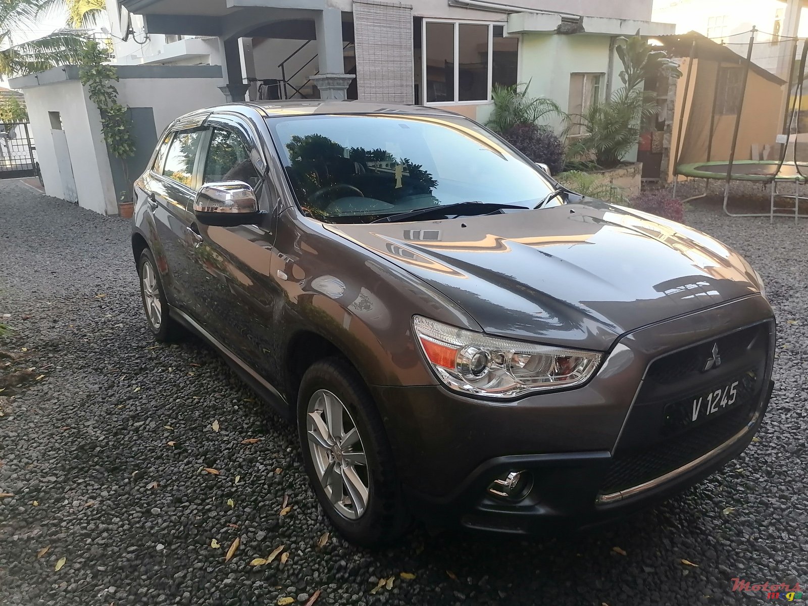 2012' Mitsubishi ASX photo #2