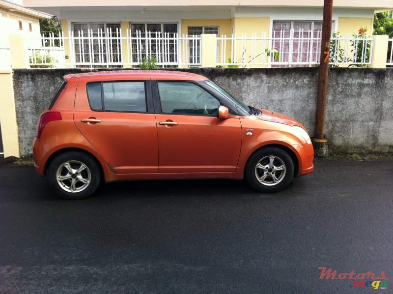 2005' Suzuki Swift photo #1