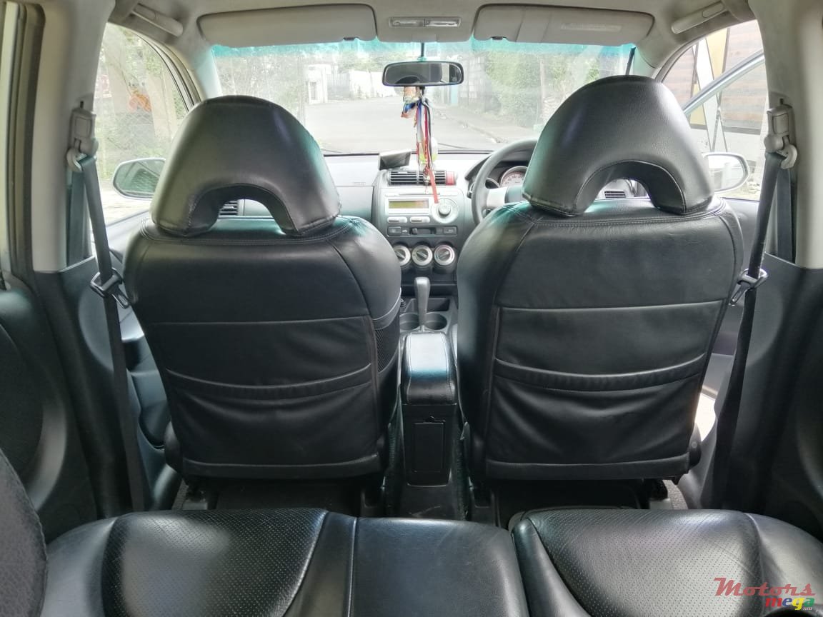 2005' Honda Jazz photo #7