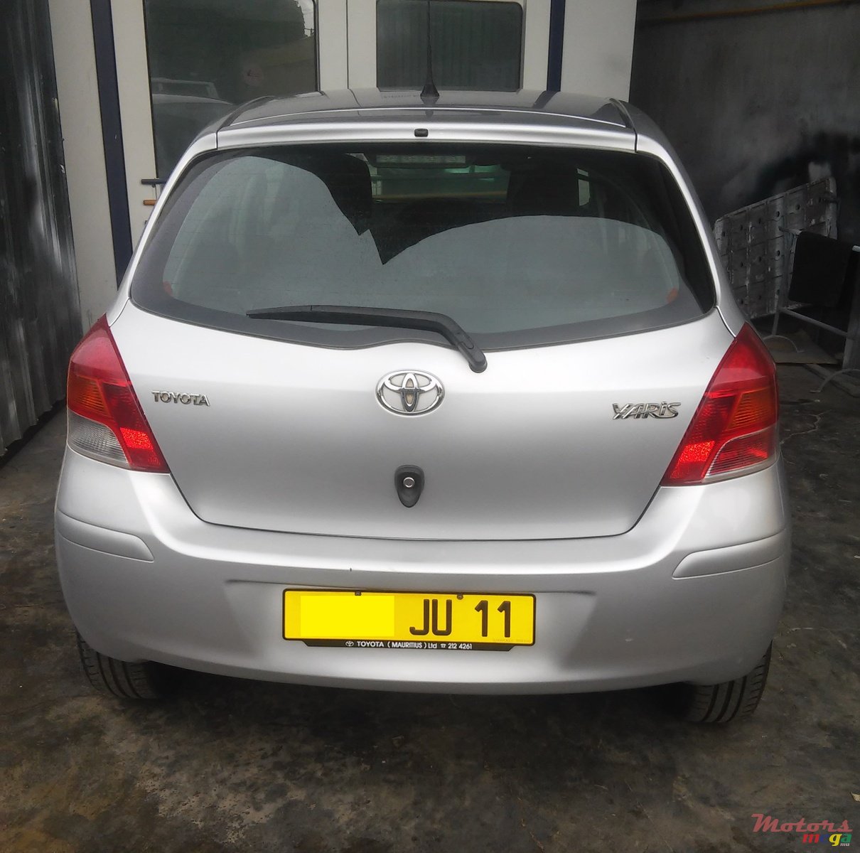 2011' Toyota Yaris photo #3