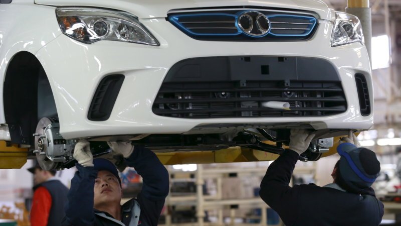 China's electric car output to hit 1M next year, automaker says