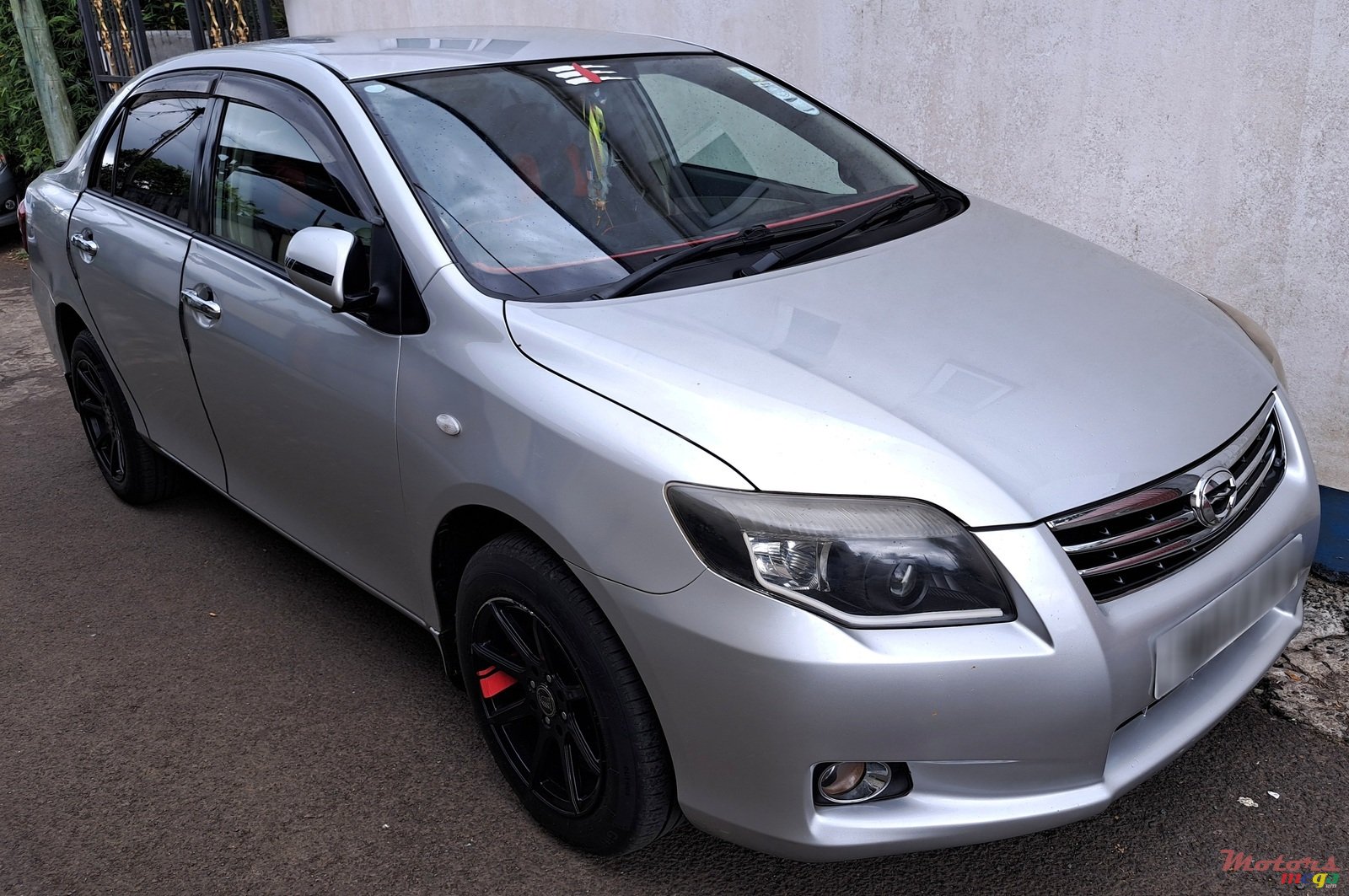 2010' Toyota Axio photo #2