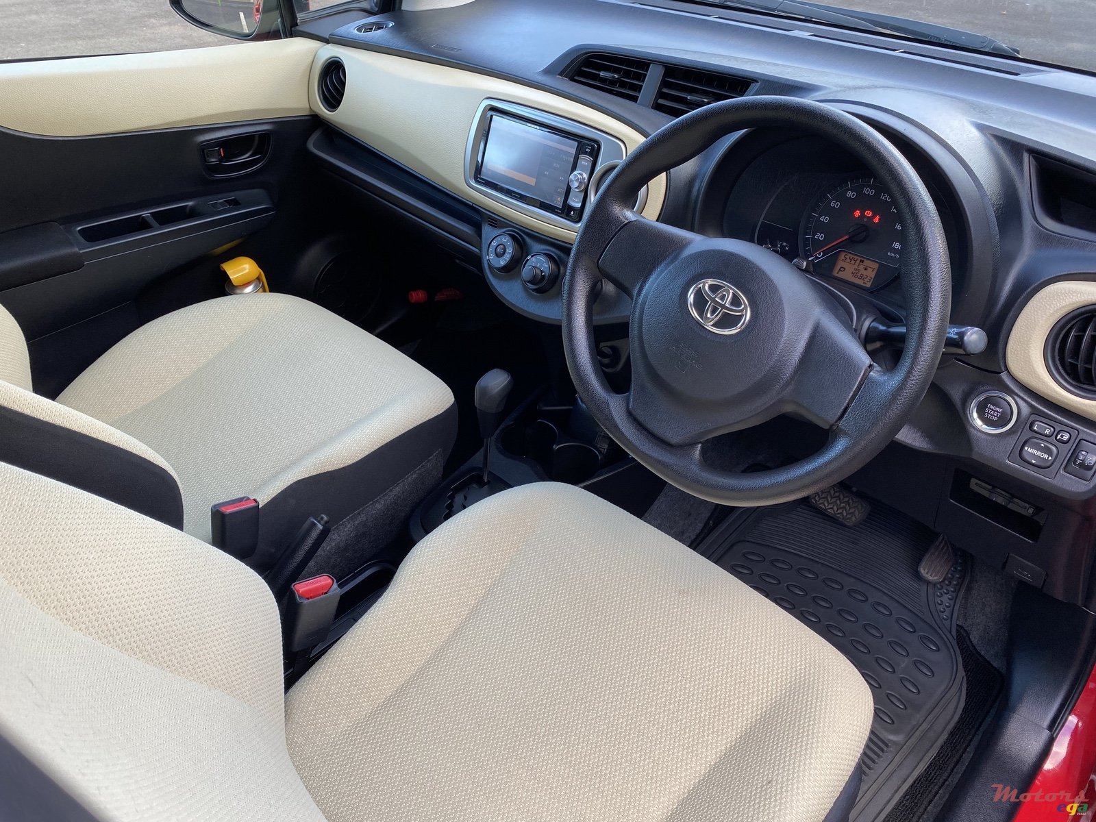 2011' Toyota Vitz photo #7