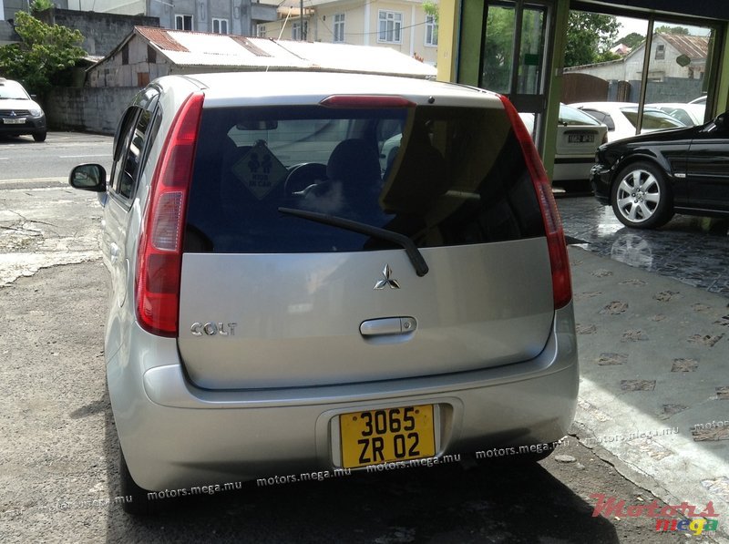 2002' Mitsubishi Colt photo #3