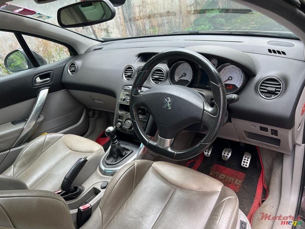 2012' Peugeot 308 308CC photo #2