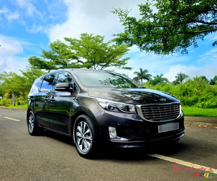 2017' Kia Carnival photo #1