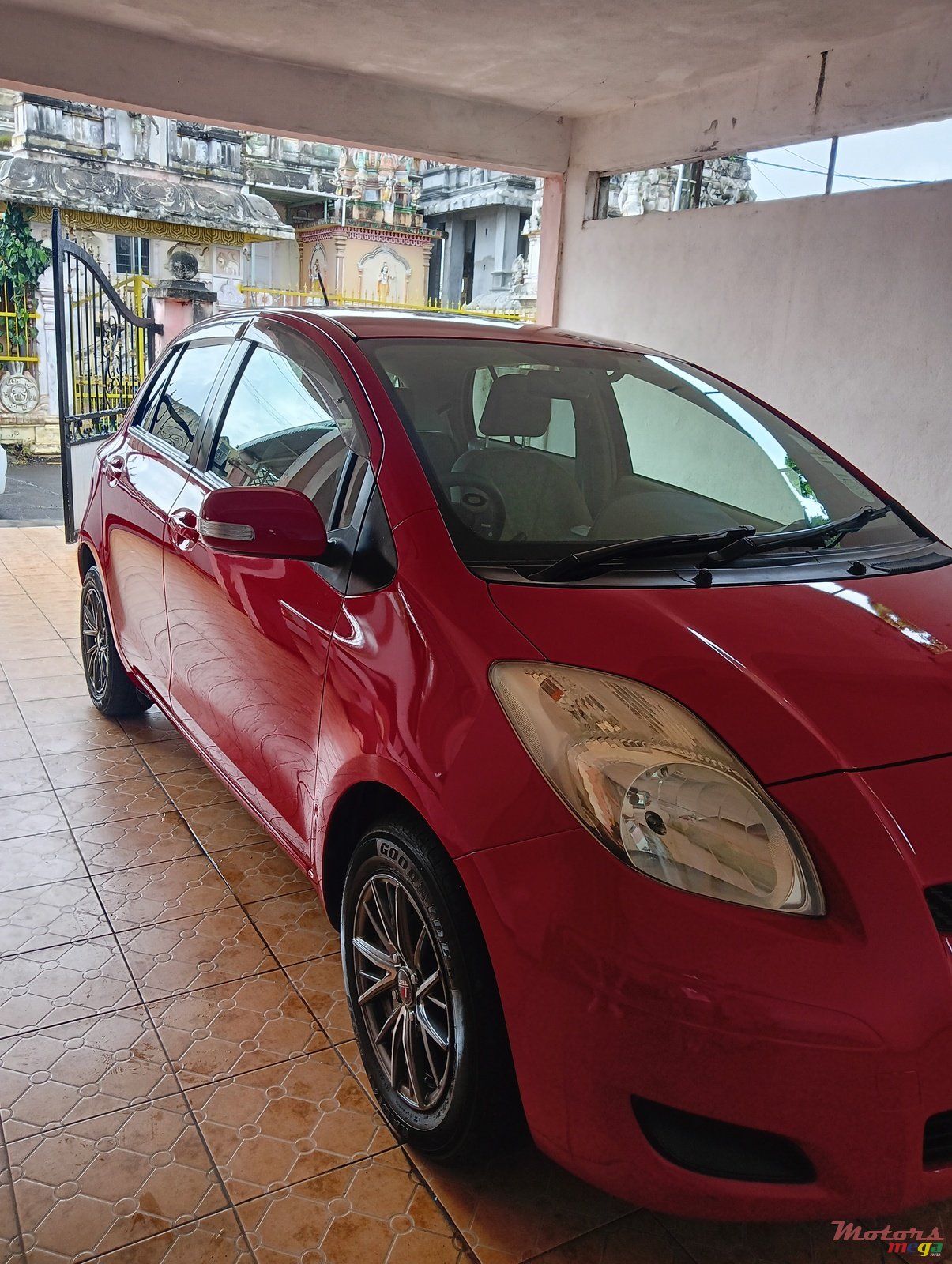 2009' Toyota Vitz photo #6