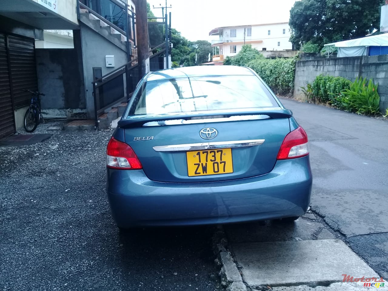 2007' Toyota Yaris photo #2