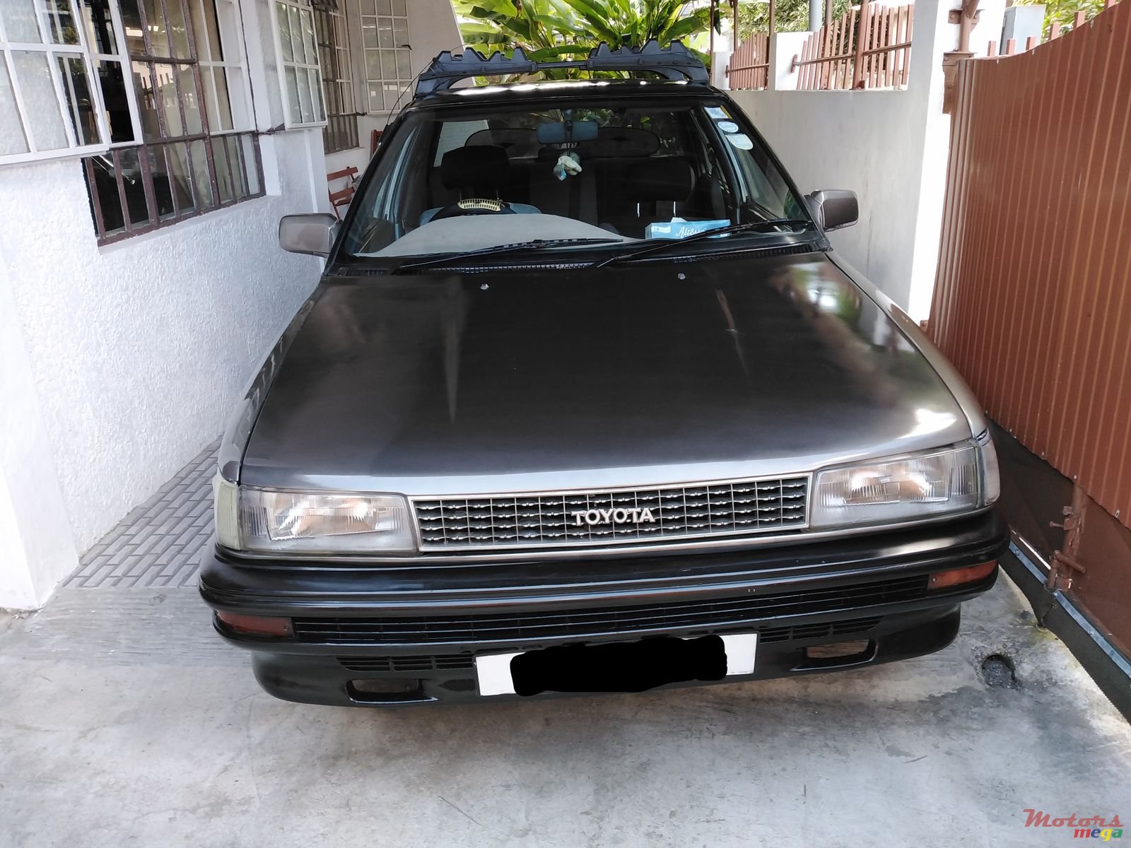 1989' Toyota photo #2