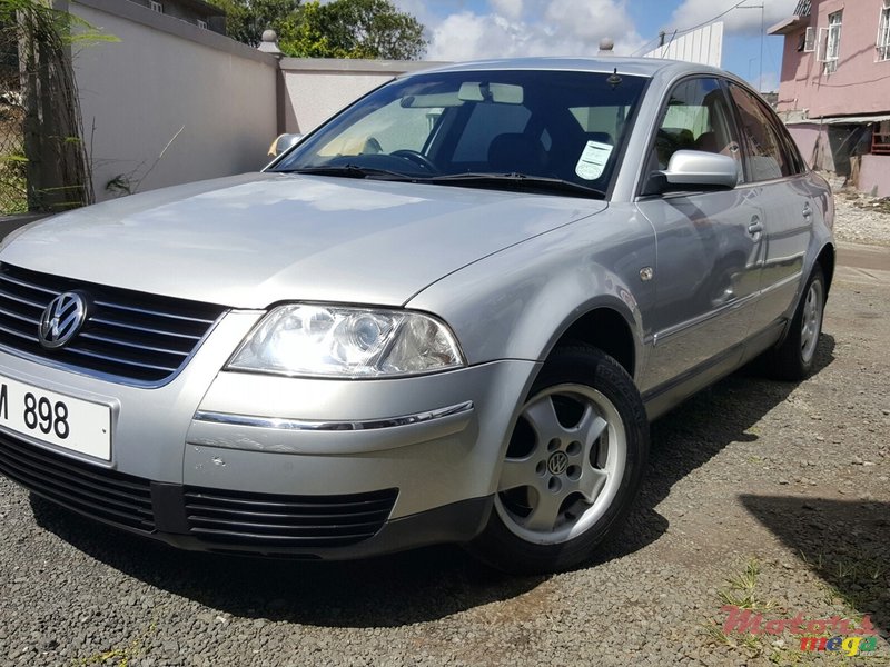 2002' Volkswagen Passat photo #1