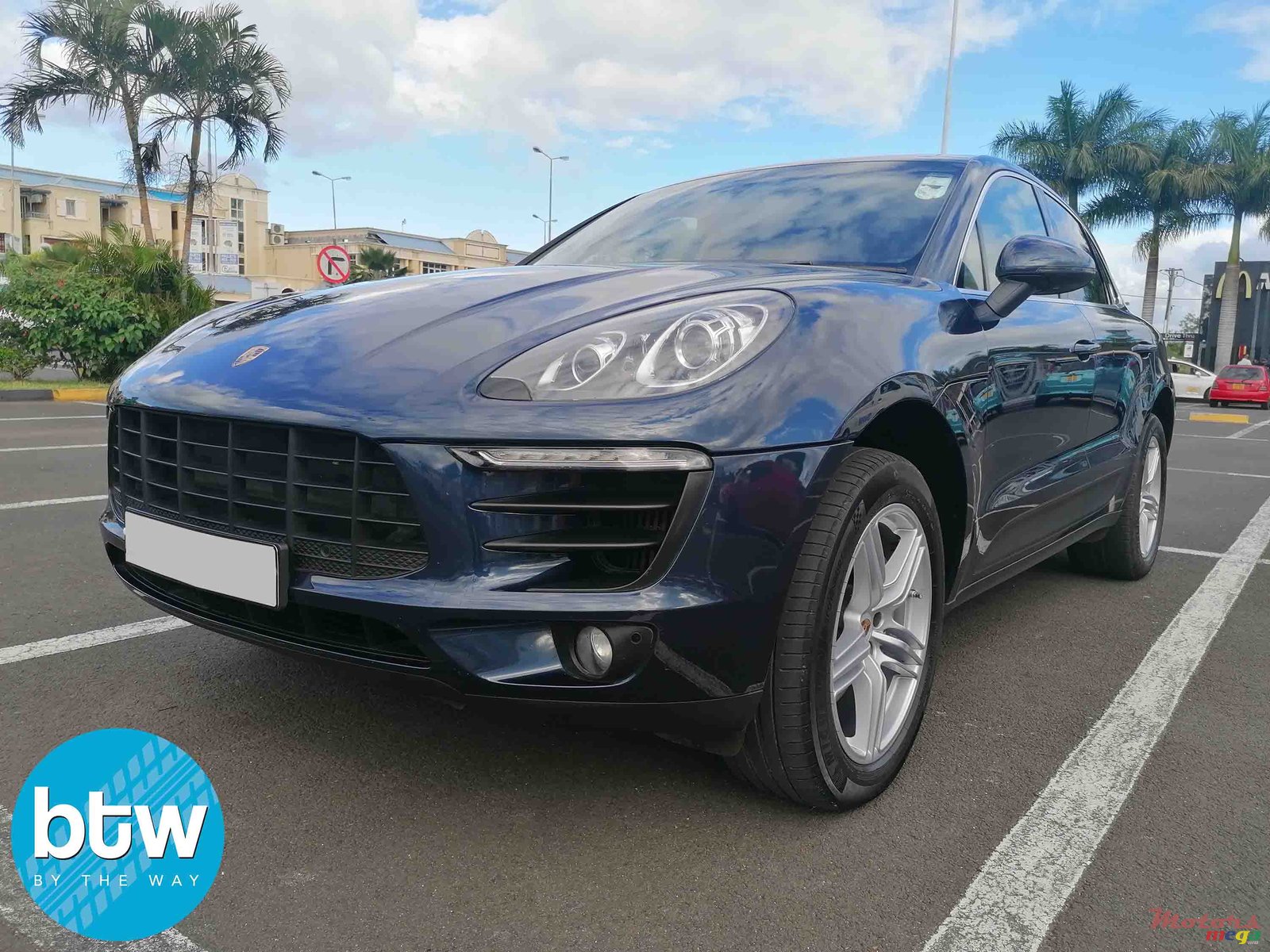 2016' Porsche Macan photo #2