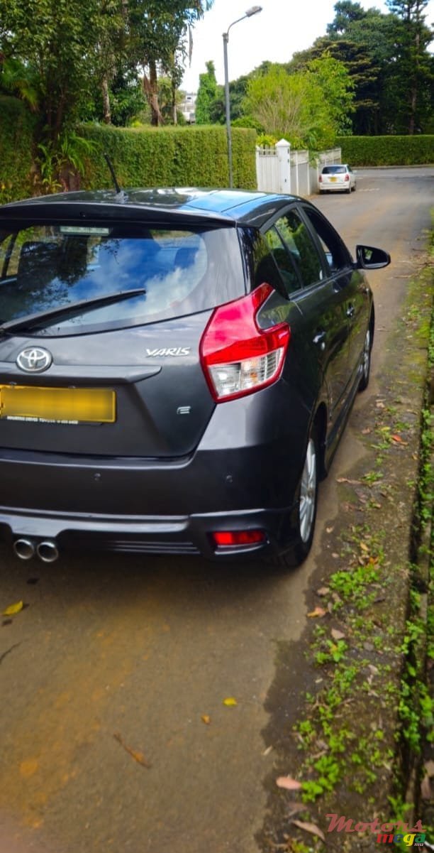 2016' Toyota Yaris photo #5