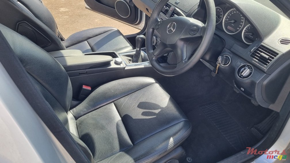 2010' Mercedes-Benz C 180 compressor photo #5