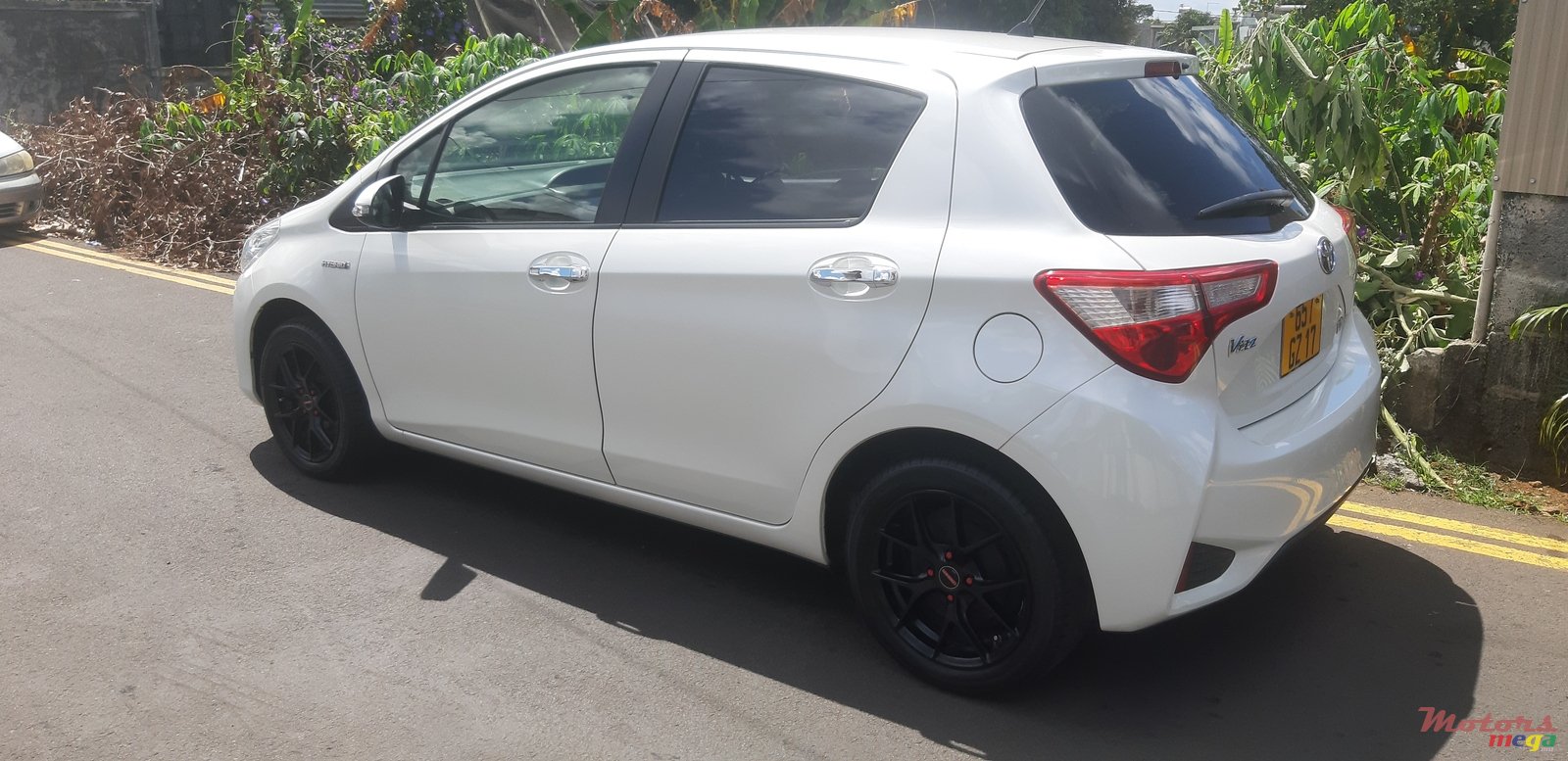 2017' Toyota Vitz photo #3