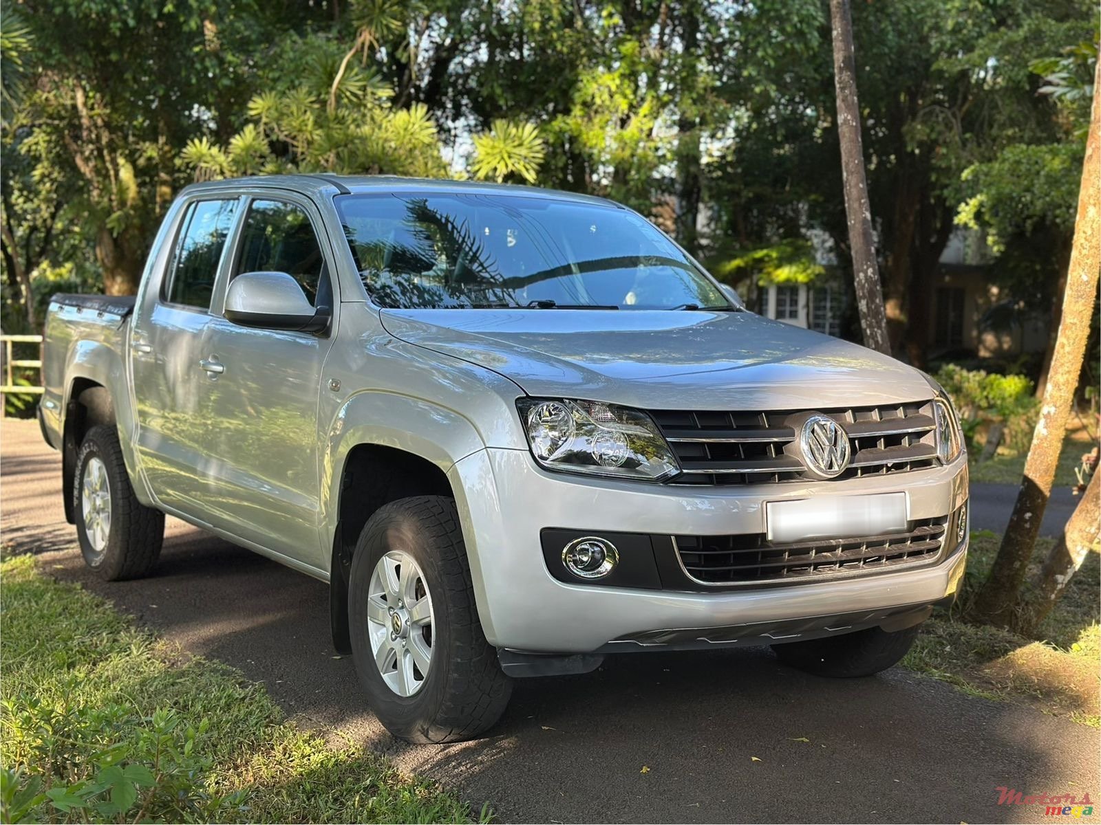 2017' Volkswagen Amarok 2x4 photo #1