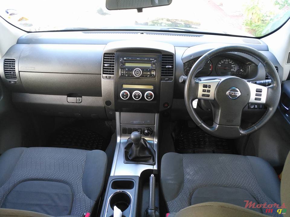 2010' Nissan Navara photo #6