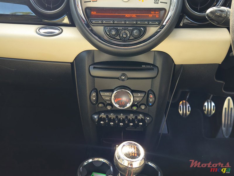 2013' MINI Cooper photo #6