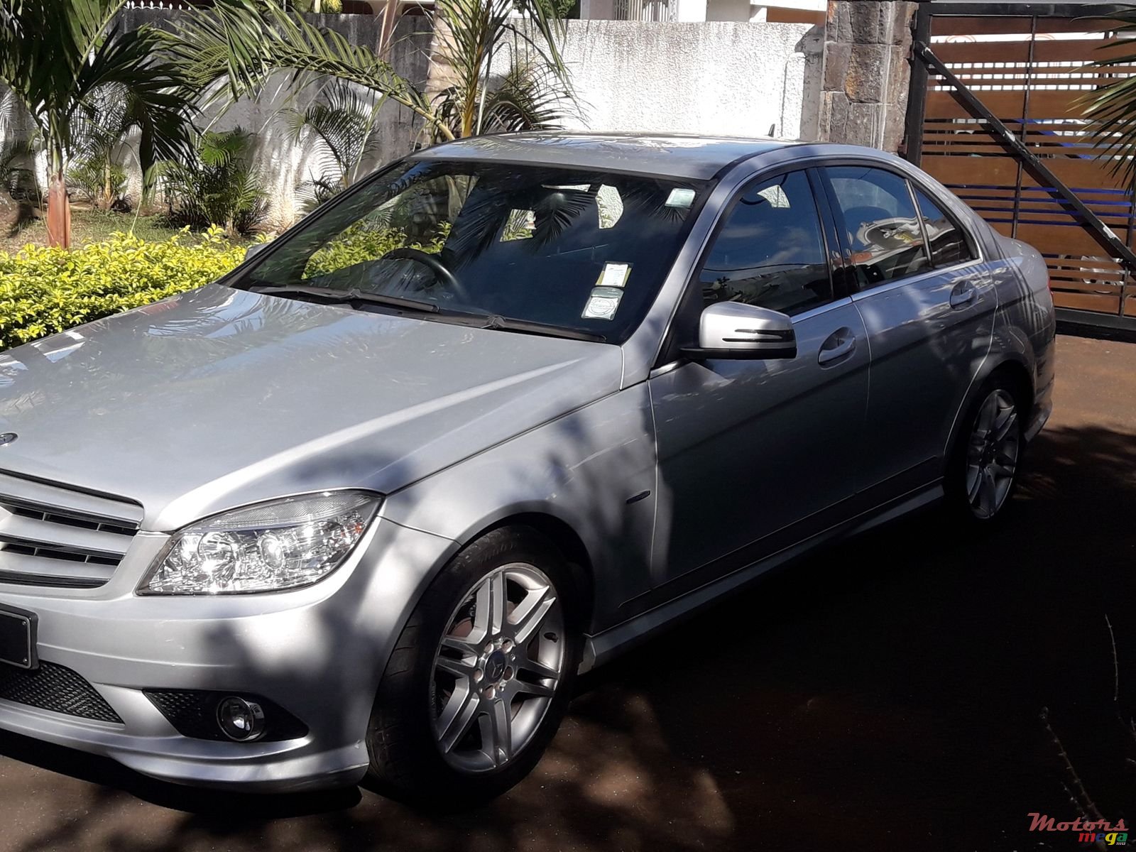 2009' Mercedes-Benz 220 sports photo #2