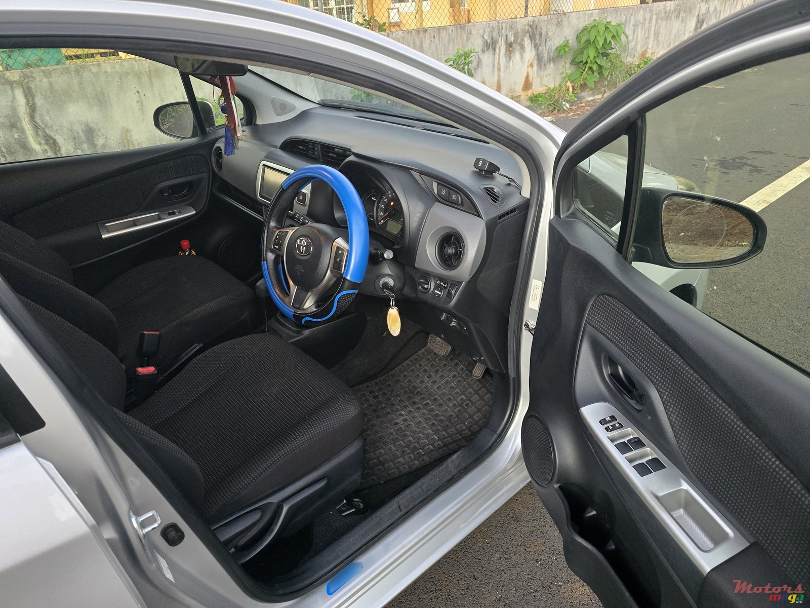 2016' Toyota Vitz photo #3