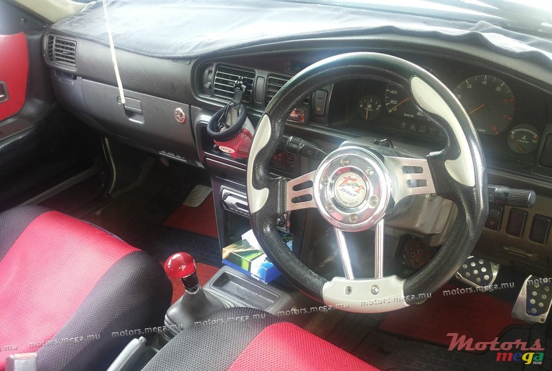 1990' Mazda 626 Sedan photo #2