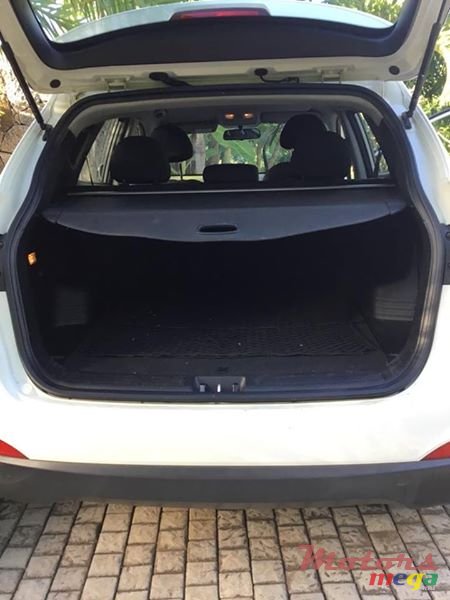 2011' Hyundai ix35 photo #6