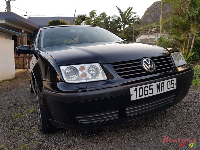 2005' Volkswagen Bora photo #1
