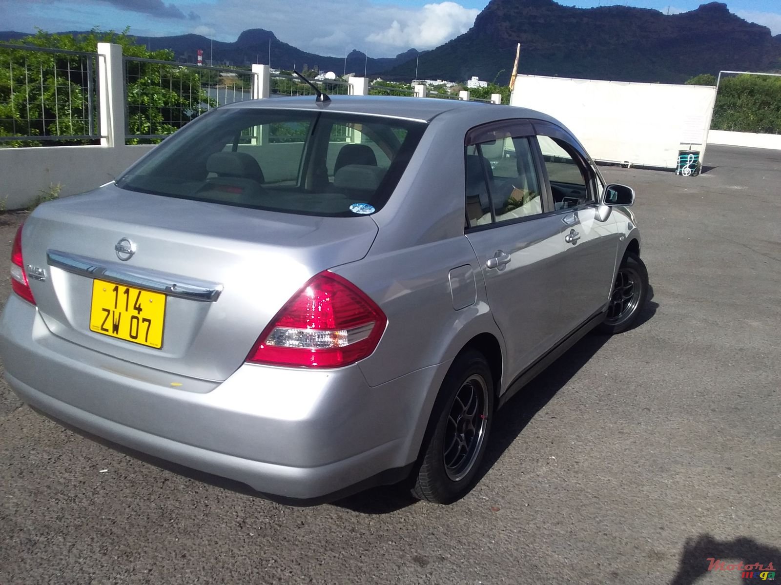 2007' Nissan Tiida photo #1