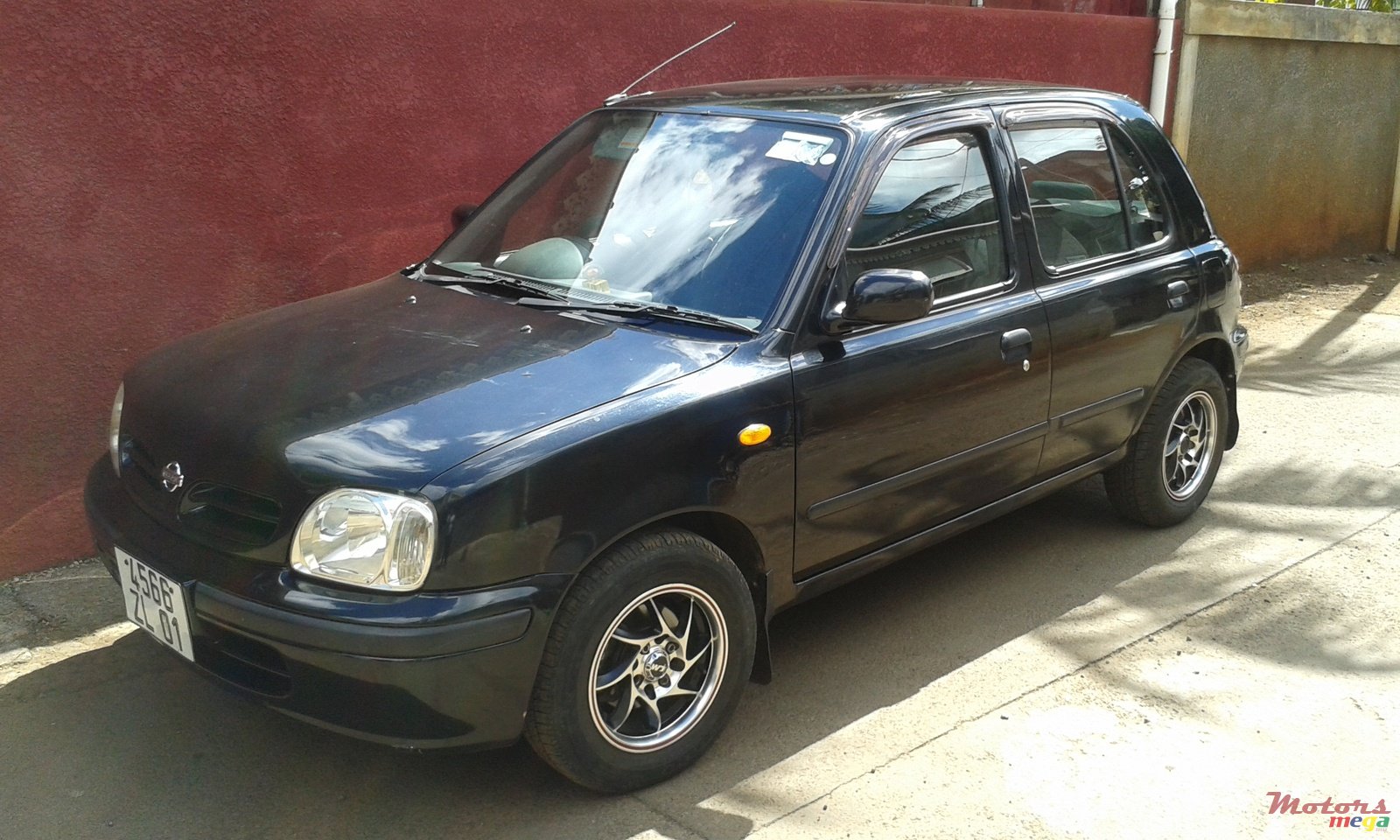 2001' Nissan photo #1