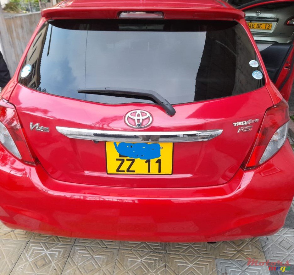2011' Toyota Vitz photo #1