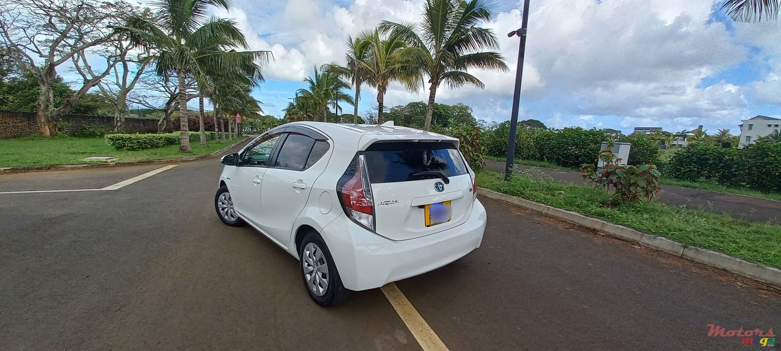 2016' Toyota Aqua photo #3