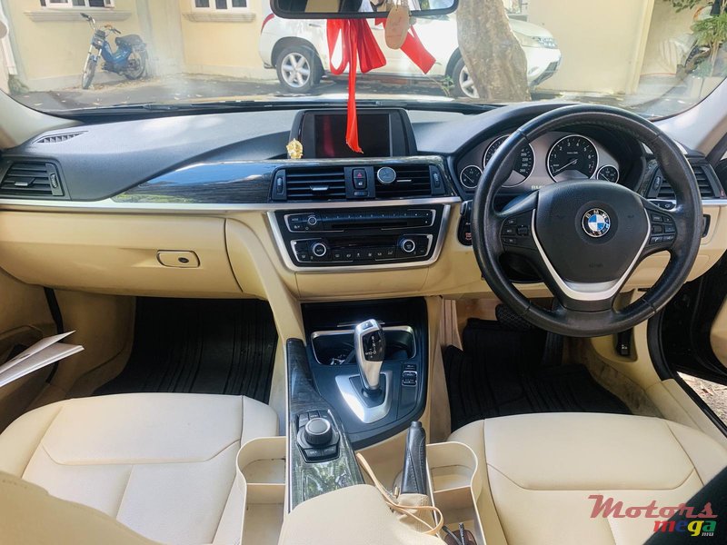 2015' BMW 3 Series Sedan photo #7