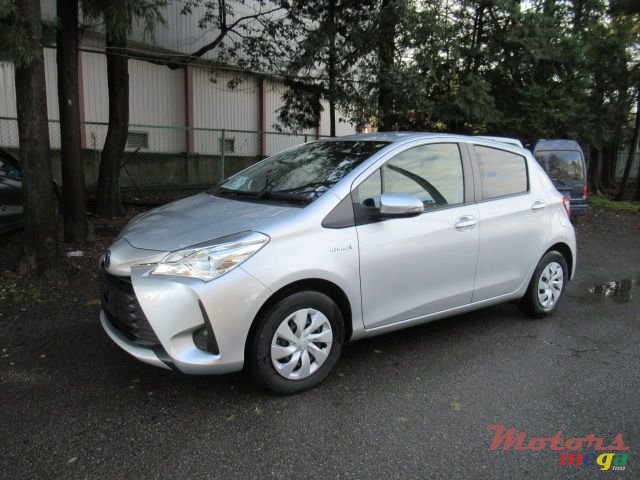 2017' Toyota Vitz photo #7