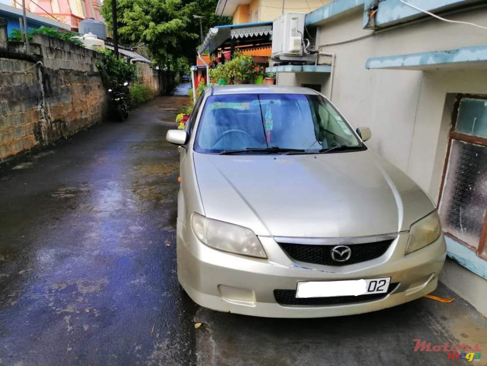 2002' Mazda 323 photo #2