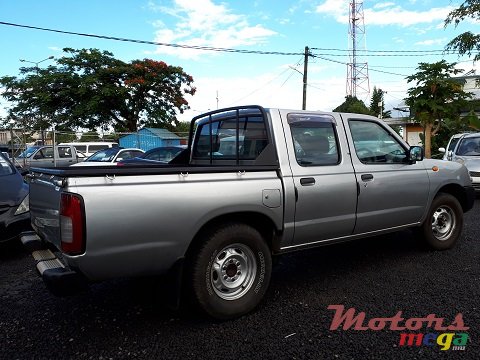 2006' Nissan Navara 4X2 photo #5