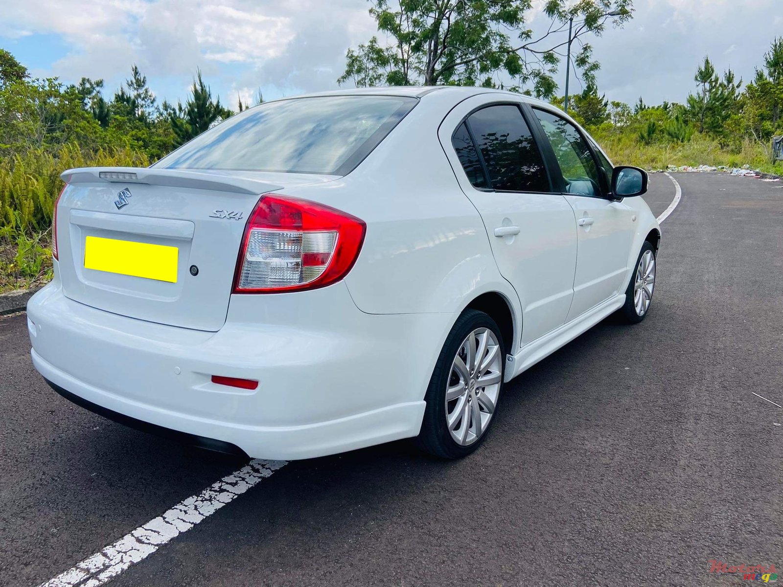 2010' Suzuki SX4 photo #2