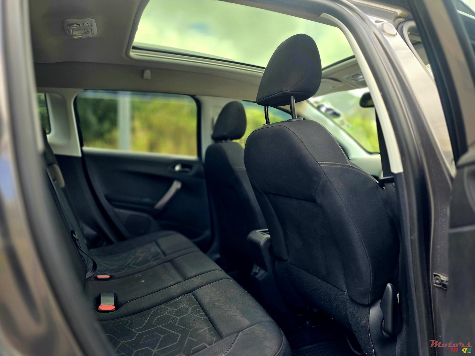 2016' Peugeot 2008 Allure Panoramic roof photo #7