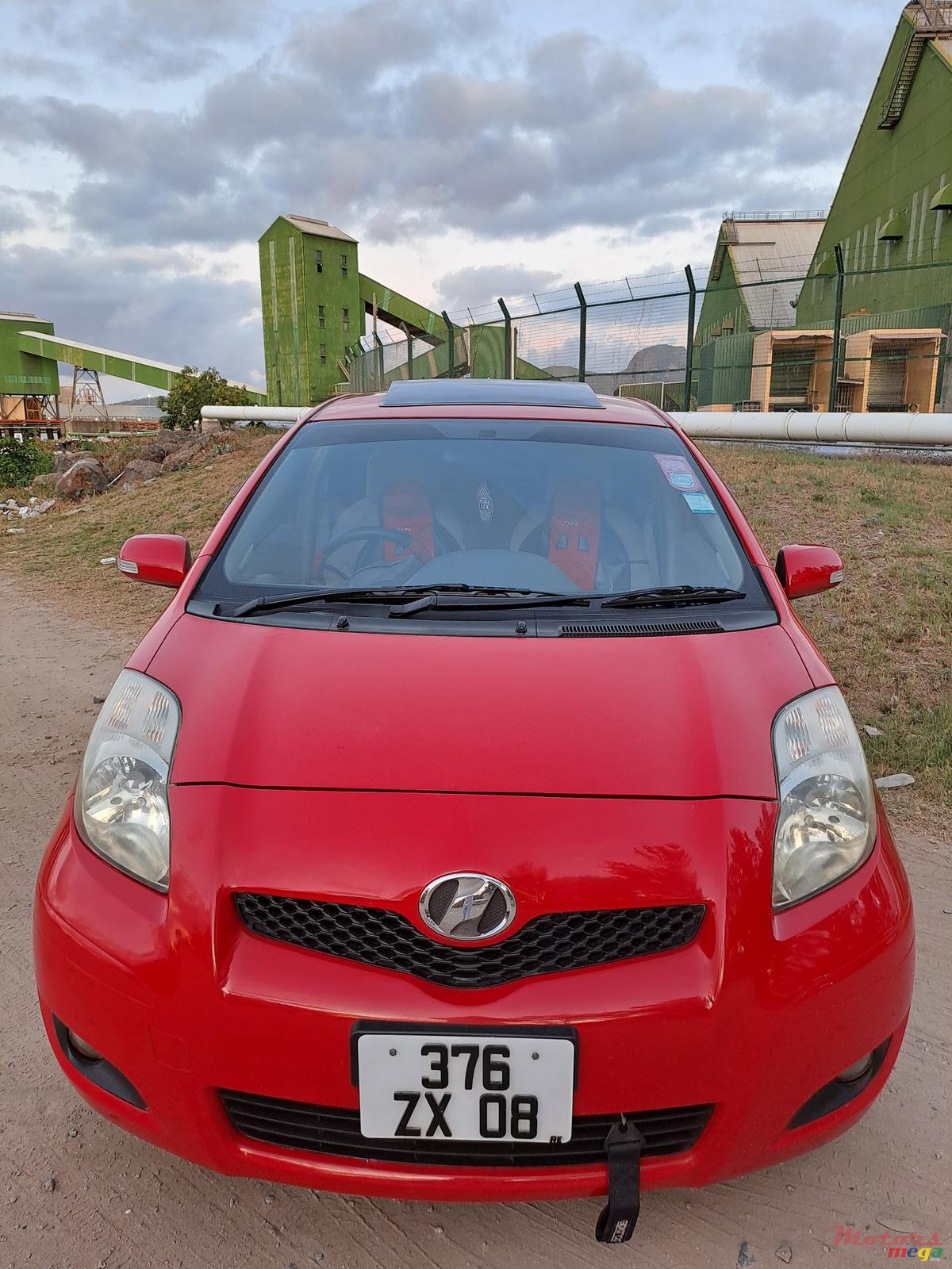 2008' Toyota Vitz photo #7