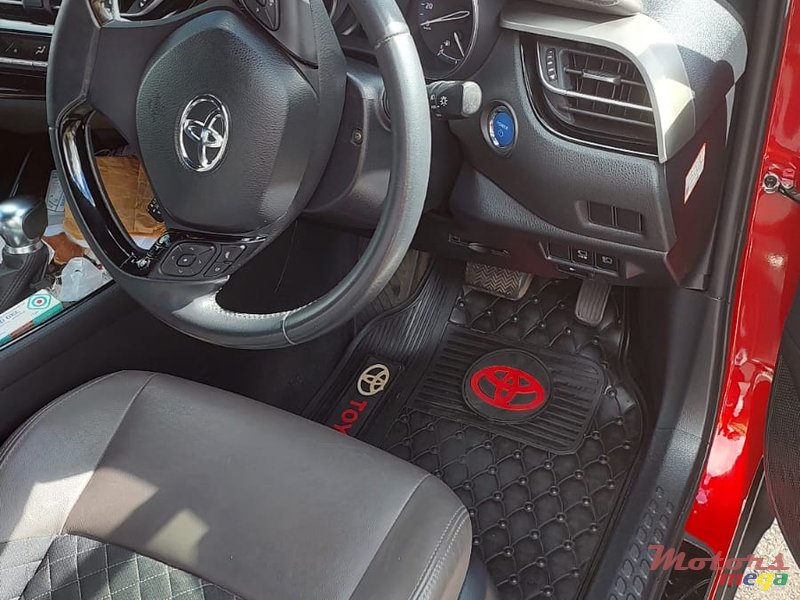 2020' Toyota C-HR photo #6