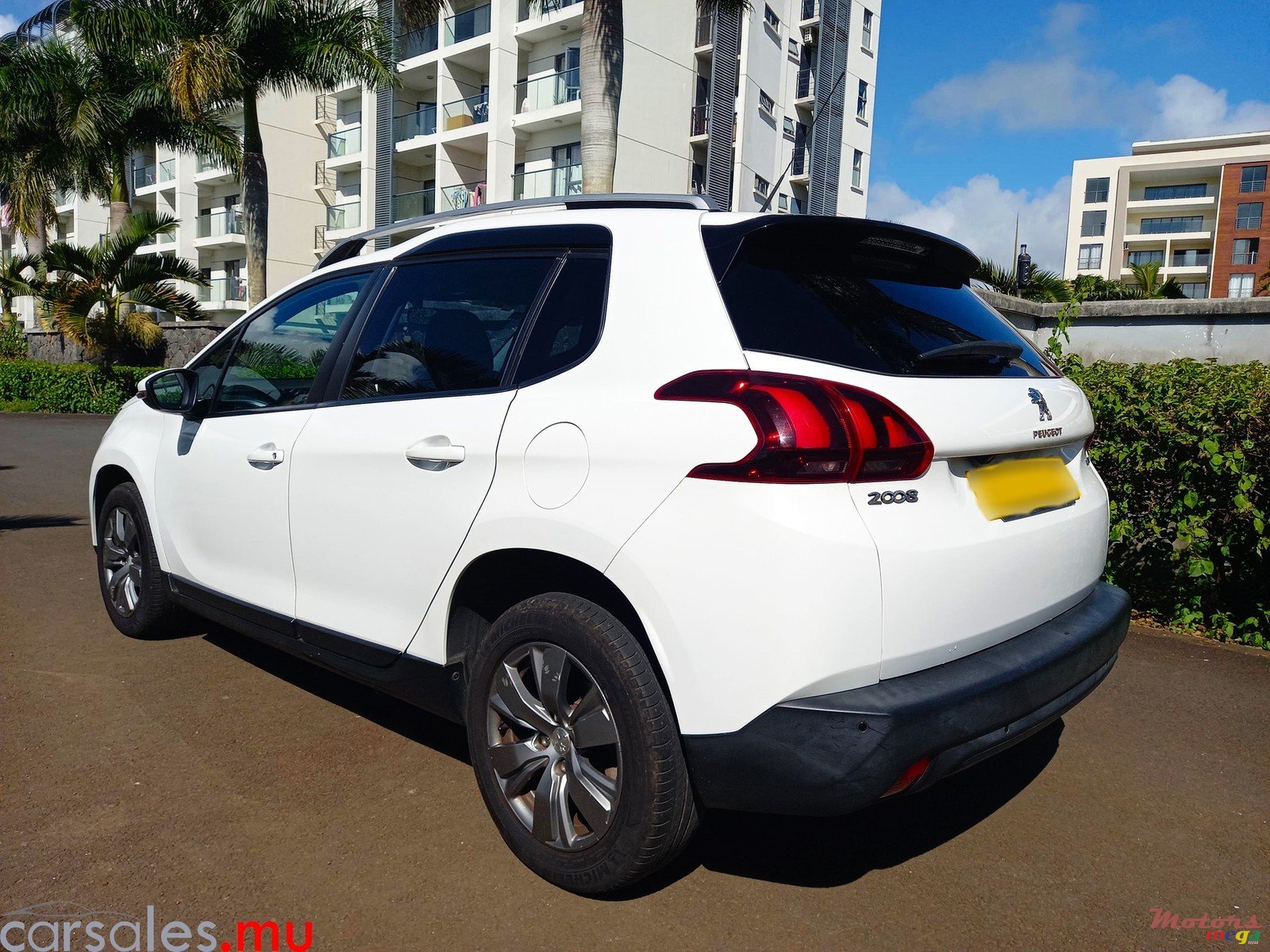 2017' Peugeot 2008 1.2T Puretech photo #3