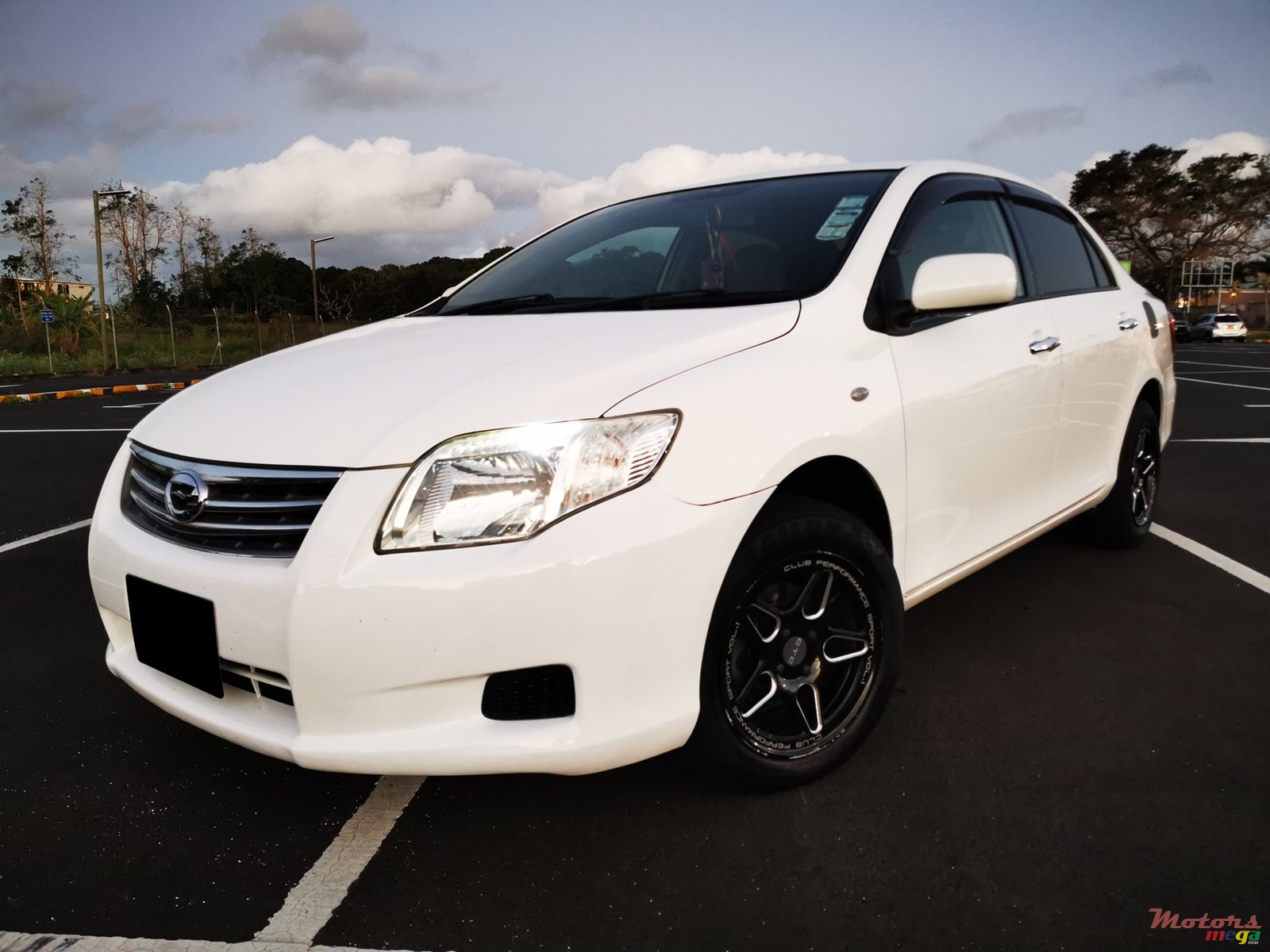 2009' Toyota Axio photo #4