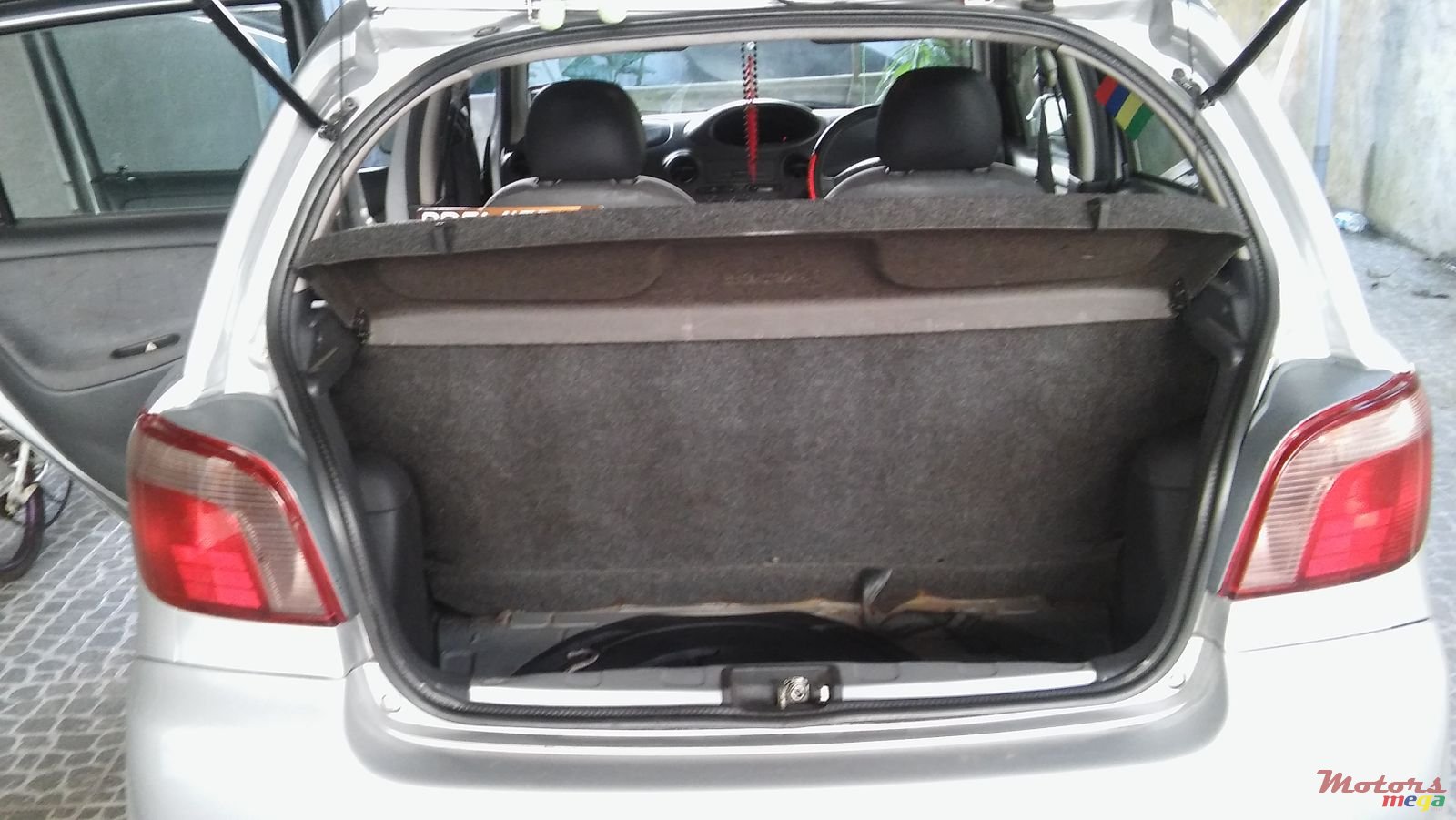 2000' Toyota photo #2