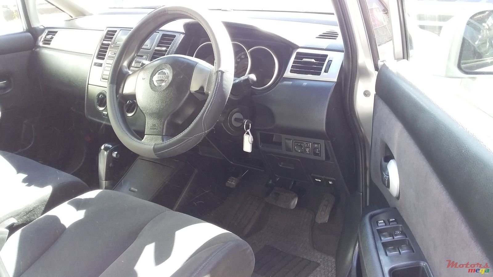 2006' Nissan Tiida photo #3