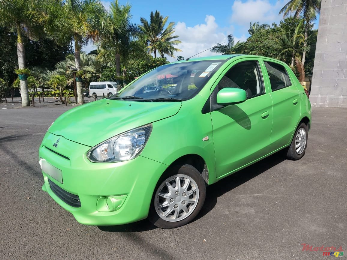 2013' Mitsubishi Mirage photo #7