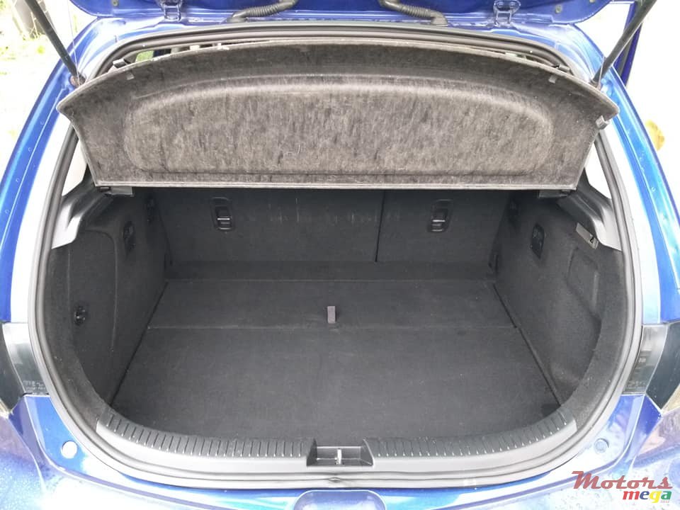 2006' Mazda Axela 1.5l [JAPAN] photo #6